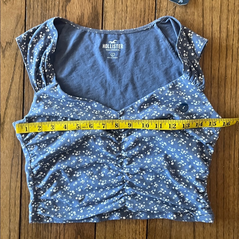 Hollister Navy Floral Crop Top - Picture 10 of 11